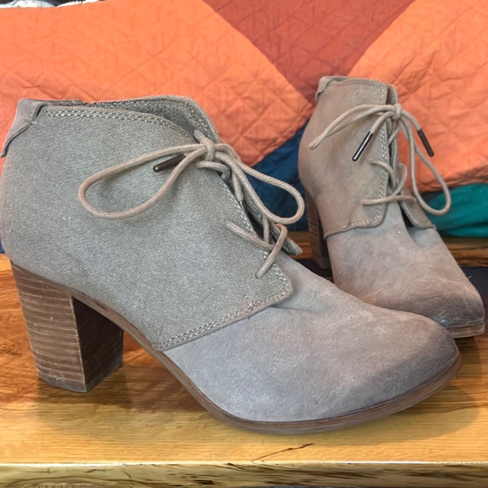 Toms size 9 boot